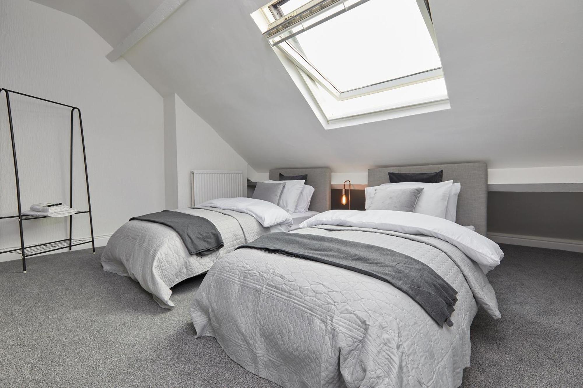 Your Sheffield Stays - Spacious 5 Bedroom House 客房 照片