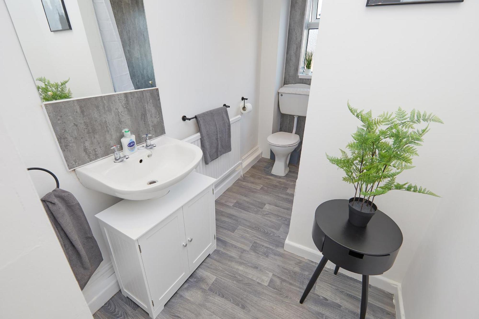 Your Sheffield Stays - Spacious 5 Bedroom House 客房 照片